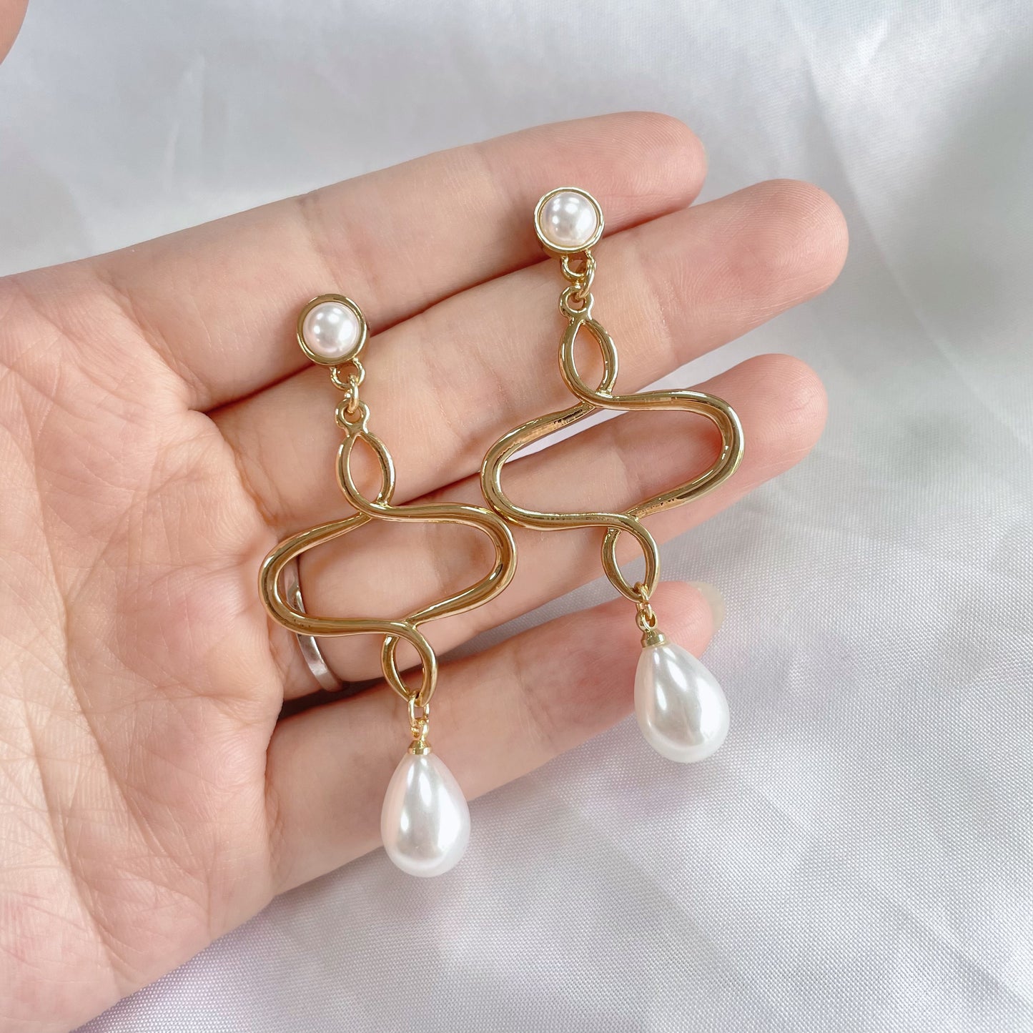 VINTAGE EARRINGS
