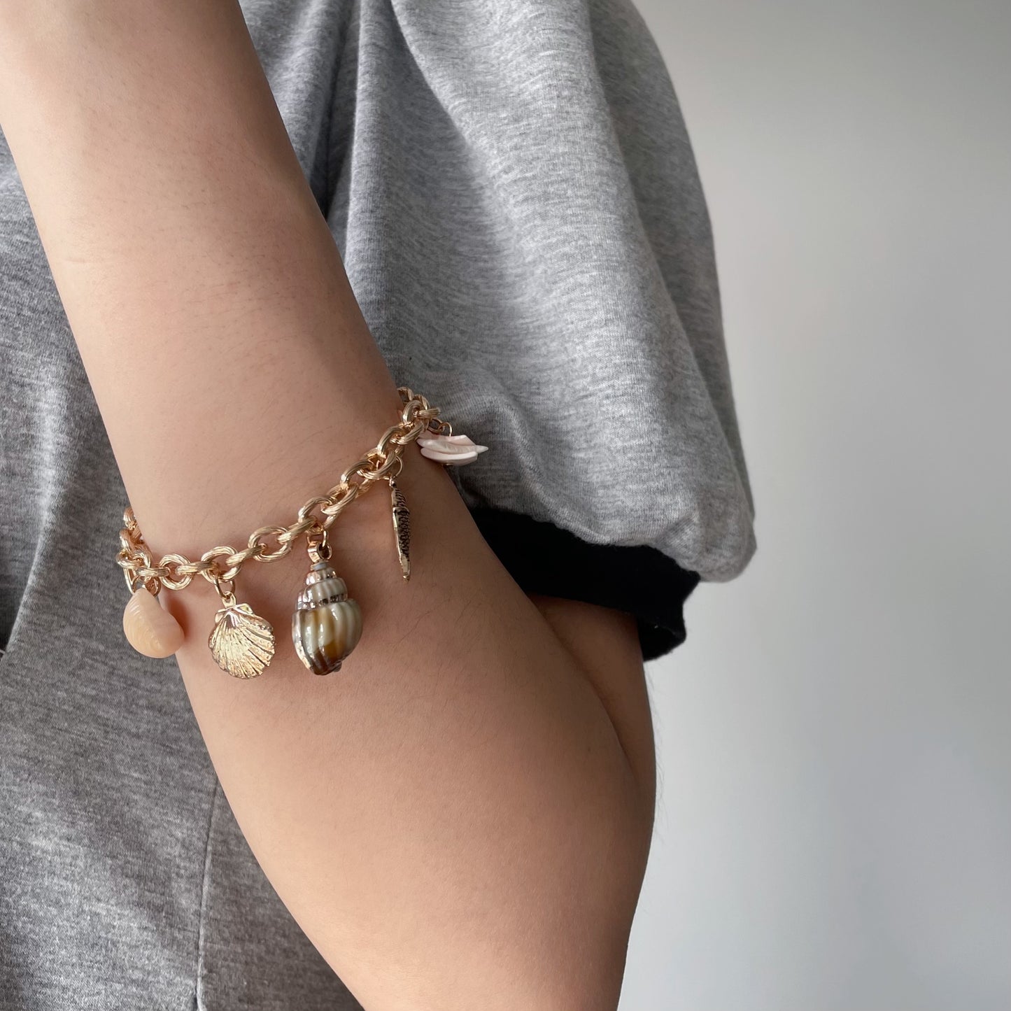 SHELL BRACELET