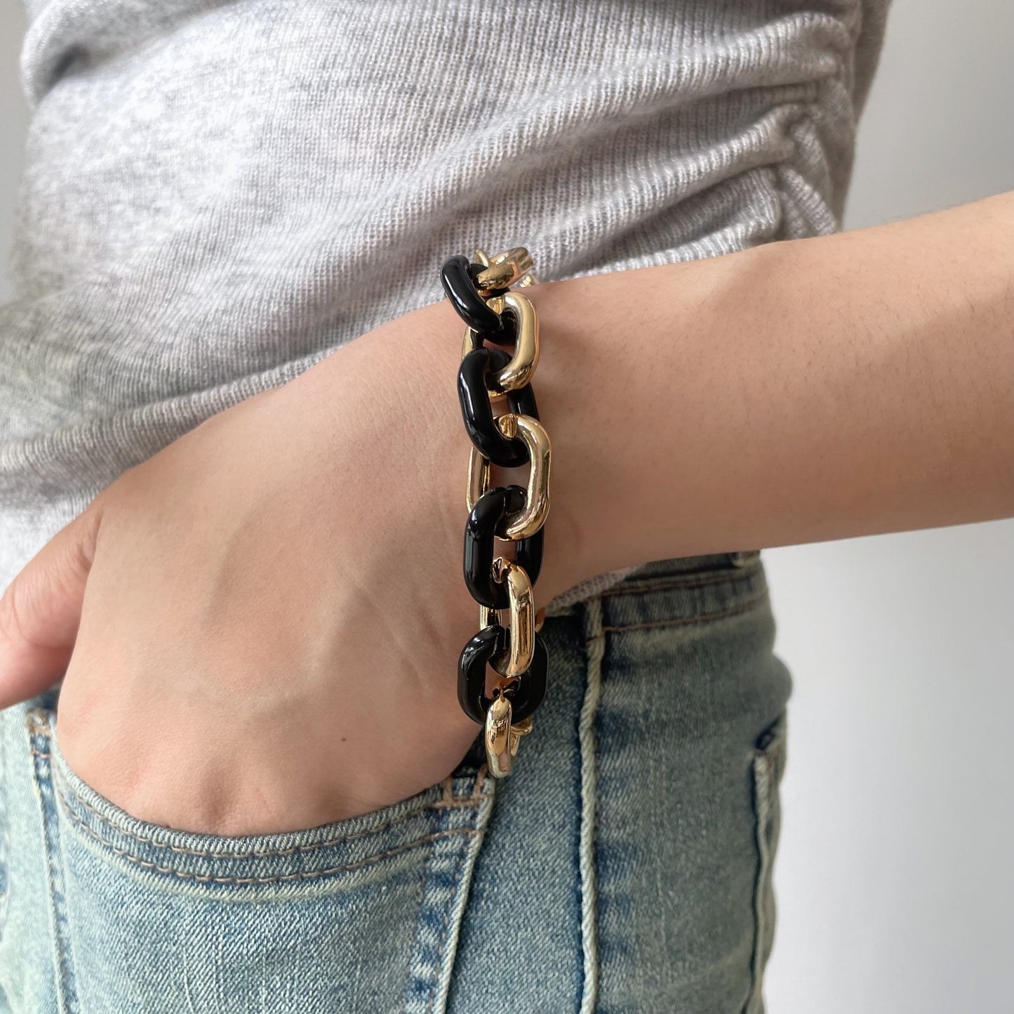 ACRYLIC CHAIN BRACELET