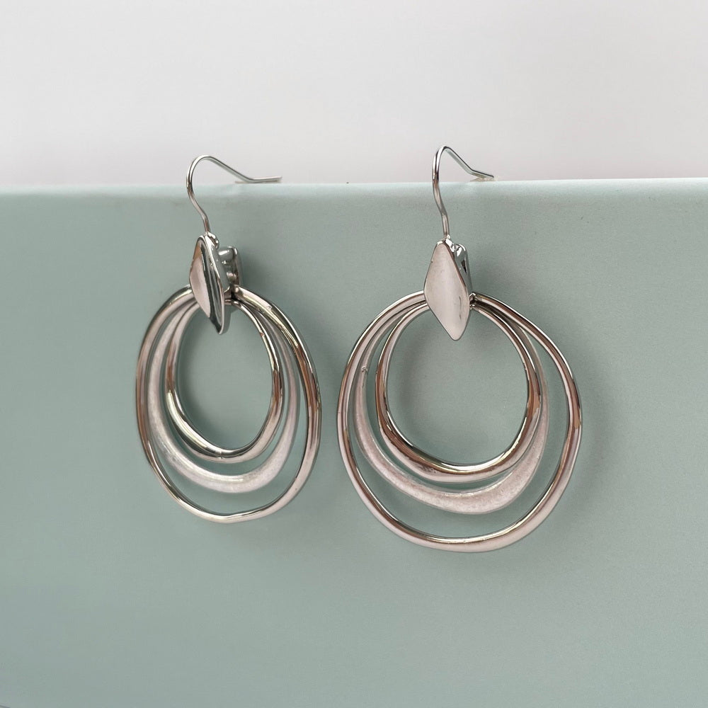 RHREE CIRCLE EARRINGS