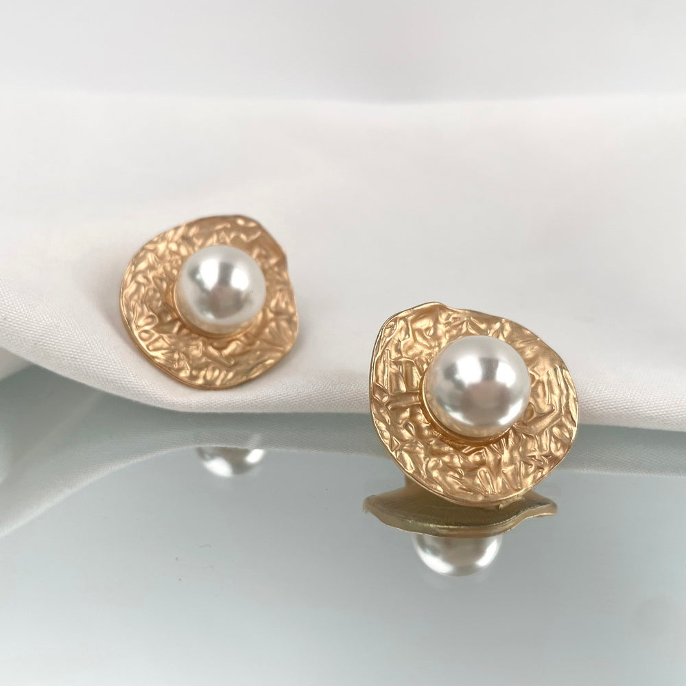 VINTAGE PEARL STUD EARRING