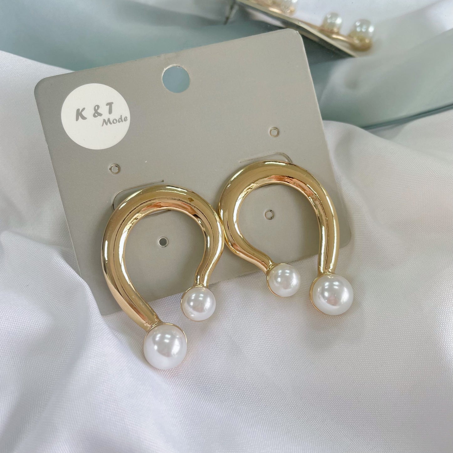 CAPTIVATING EARRINGS