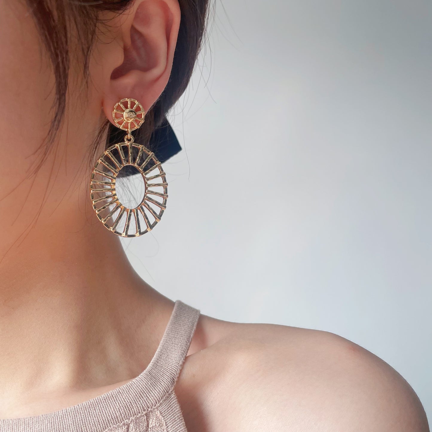 GOLD METAL DROP EARRINGS