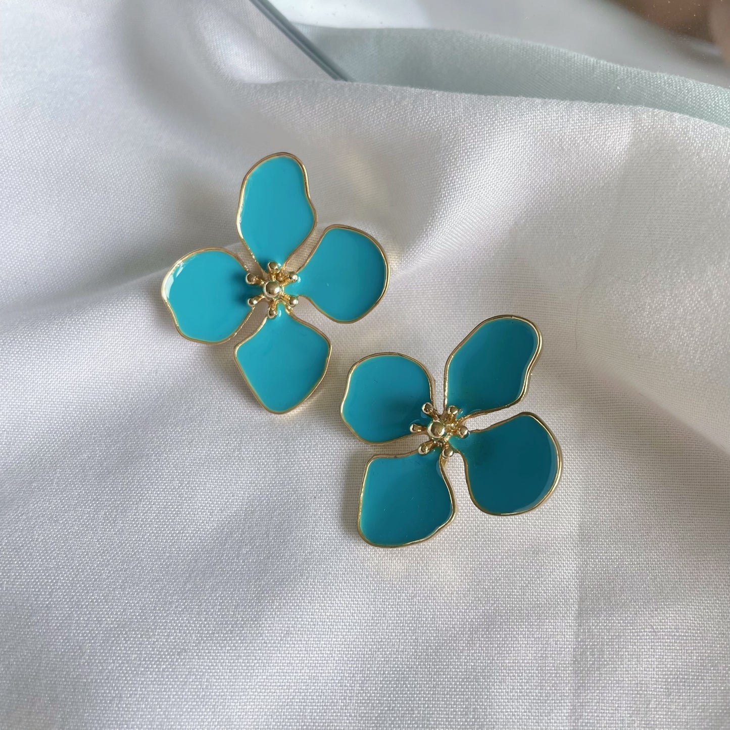 BLUE FLOWER EARRING