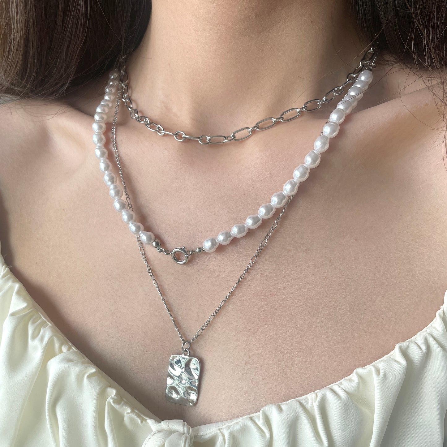 TRENDY PEARL NECKLACE