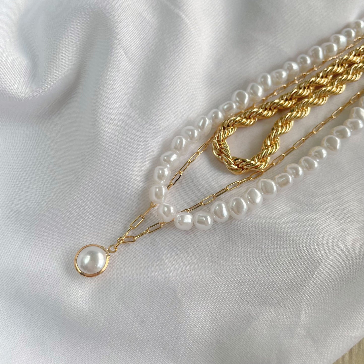 IRREGULAR PEARL GOLD NECKLACE