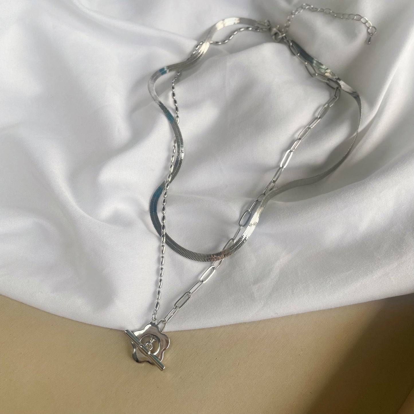 SILVER SNAKE CHAIN NECKLACE