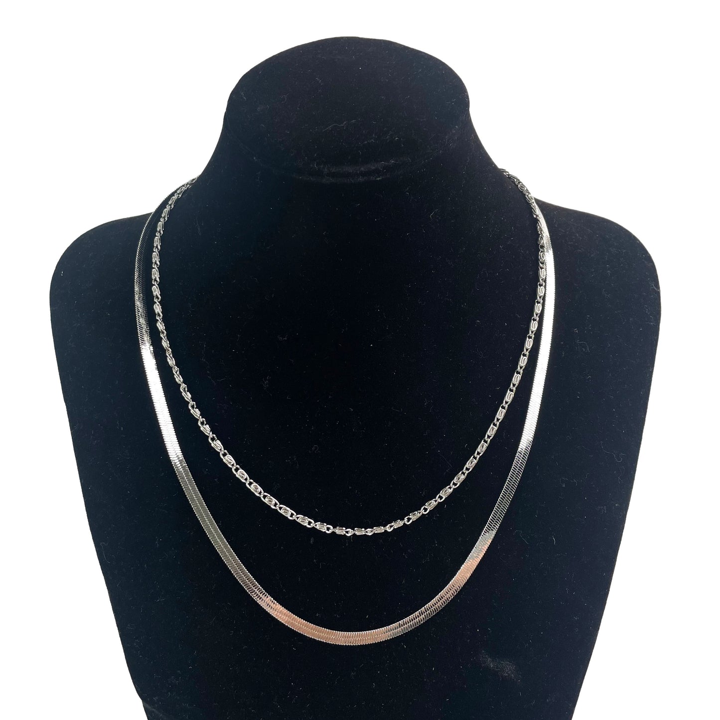 SIMPLE SILVER NECKLACE