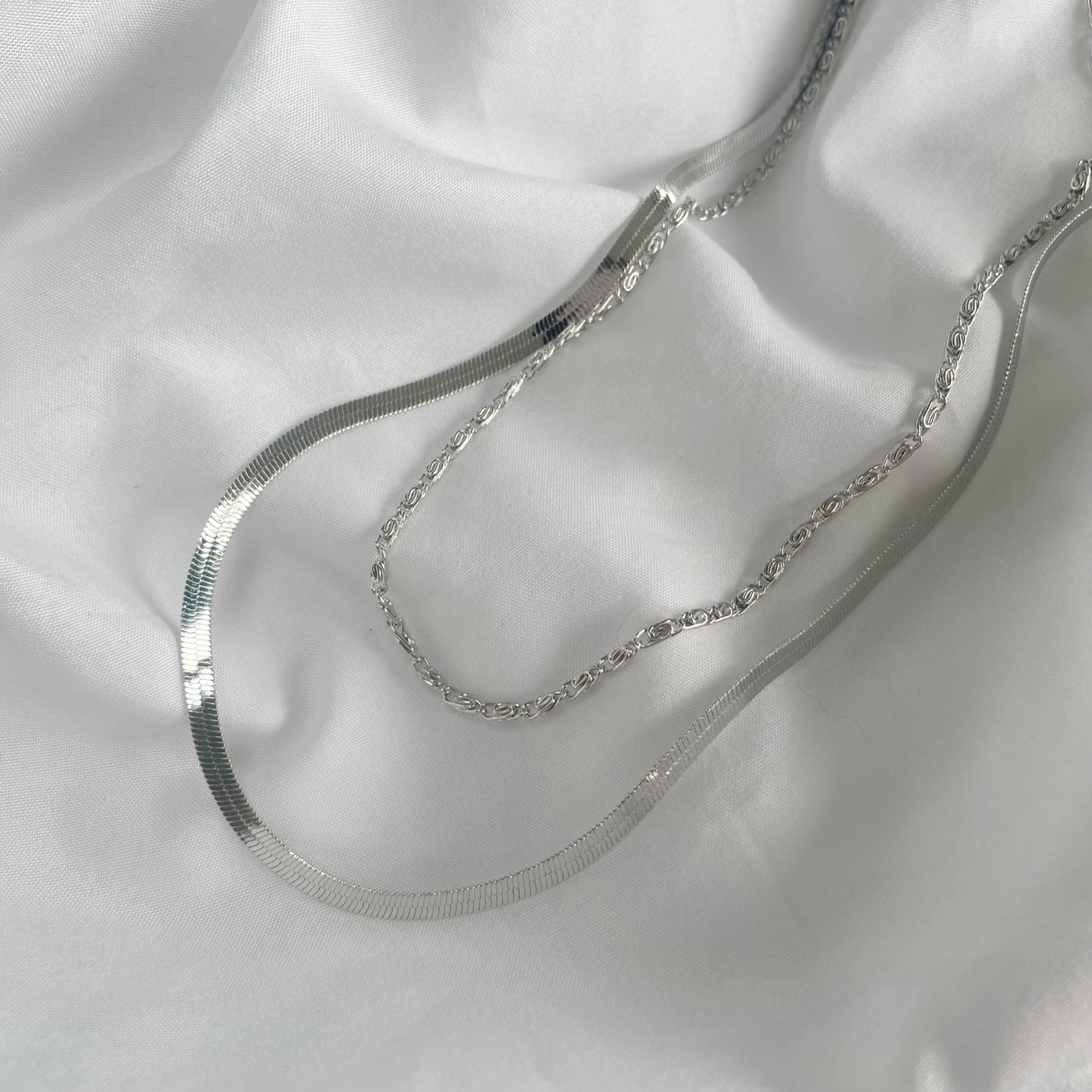 SIMPLE SILVER NECKLACE