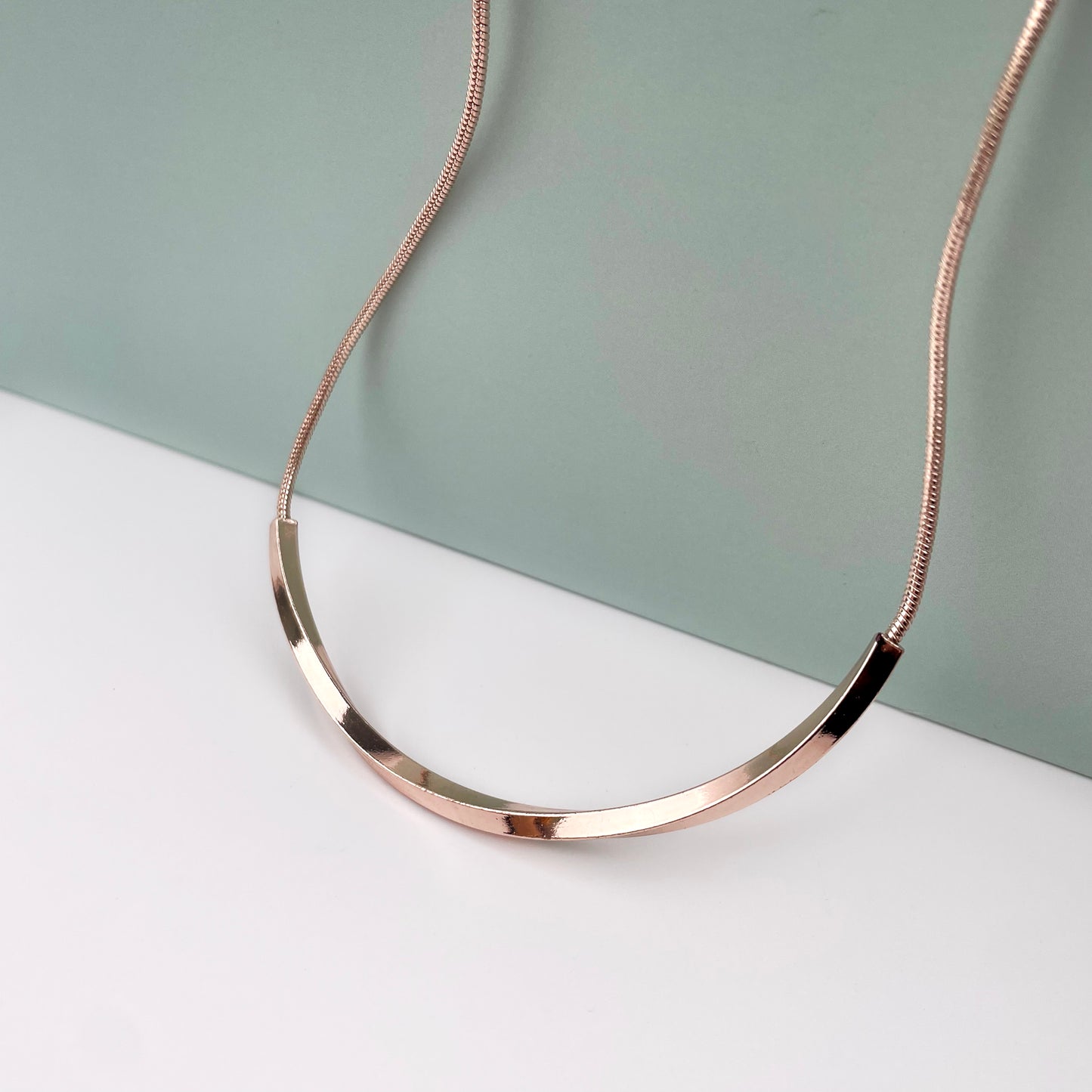 MINIMALIST NECKLACE